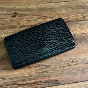 Louis Vuitton black taiga 4 key holder